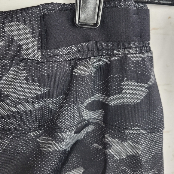 Lululemon Variegated Mesh Reflective Surge Linerless Short Camo Black Small - Picture 7 of 10